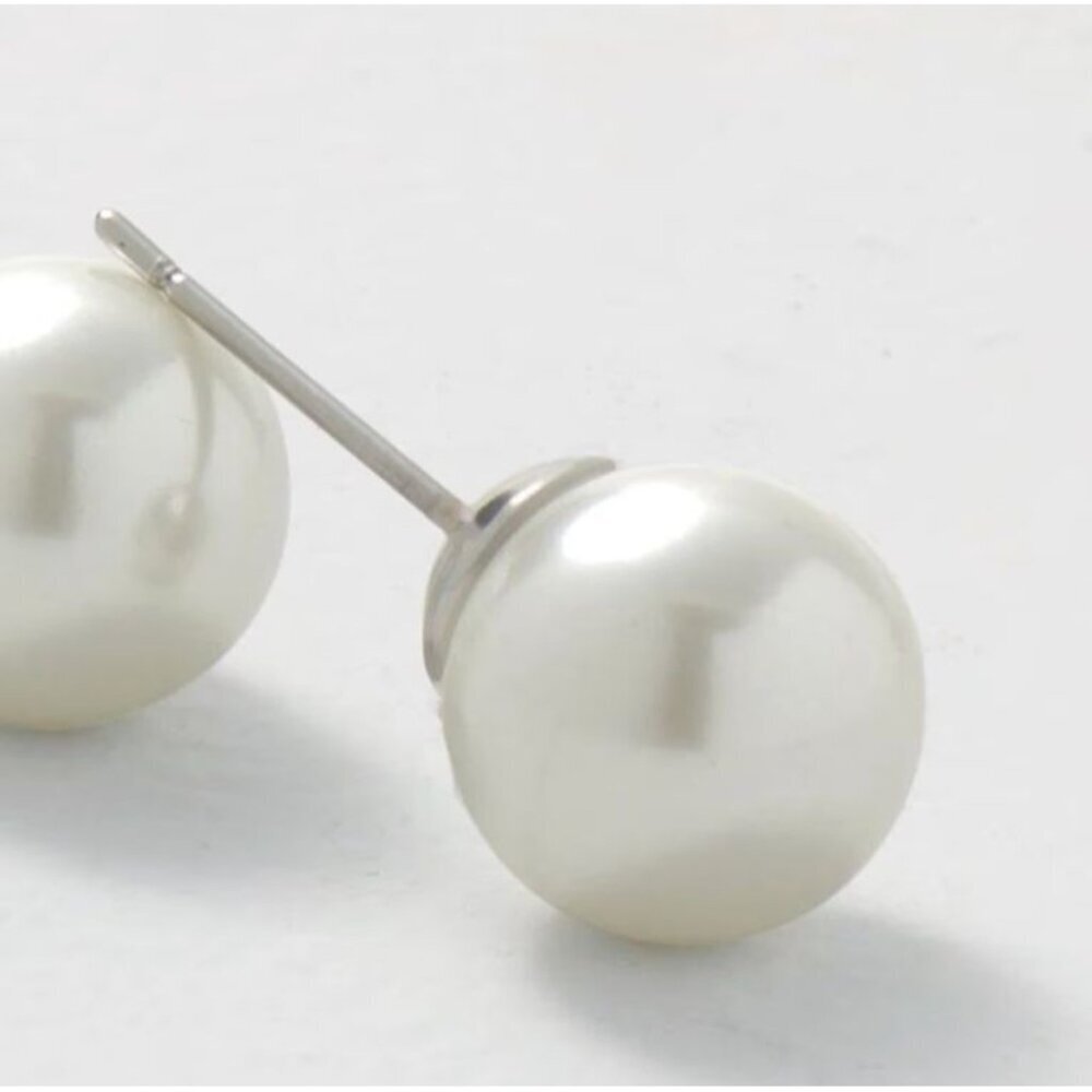 WHBM White House Black Market Glass Pearl Stud Earrings White 10mm NEW - Picture 2 of 4